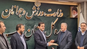 تصویر صدور اسناد مالکیت ۲ مجموعه ورزشی البرز پس از سال‌ها کشمکش