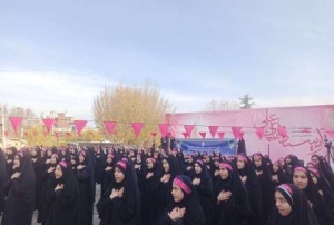 تصویر هزار دانش آموز کرجی سرود \" رهروان ولایت \" اجرا کردند