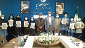 تصویر دانش آموزان برگزیده جشنواره نوجوان خوارزمی در البرز تجلیل شدند