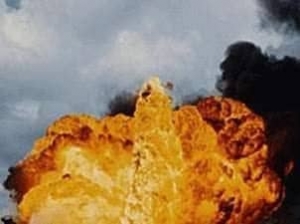 تصویر انفجار گاز و تخریب چندین واحد تجاری در " نظرآباد "