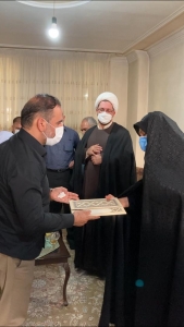 تصویر در ادامه راه شهدا، خدمتگزار مردم باشیم