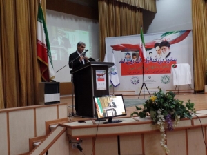 تصویر دشمن به دنبال بی هویت کردن نسل نوجوان است