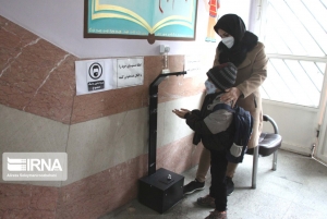 تصویر بازدید بهداشتی از مدارس البرز در حال انجام است