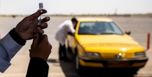 تصویر الزام رانندگان تاکسی کرج به نصب کارت واکسن