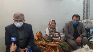 تصویر خانواده شهدا ولی نعمتان ما هستند
