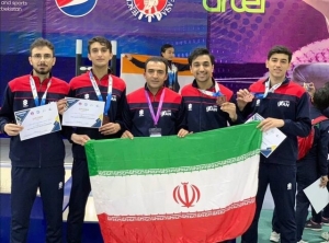 تصویر مدال برنز جوانان آسیا بر گردن شمشیرباز البرزی