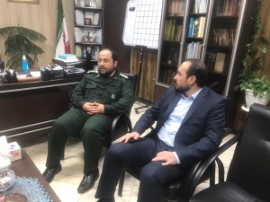تصویر دیدارشهردار فردیس  با فرمانده ناحیه مقاومت سپاه امام رضا (ع)