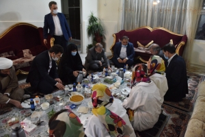 تصویر استاندار البرز در اولین افطار ماه رمضان مهمان کودکان بهزیستی شد