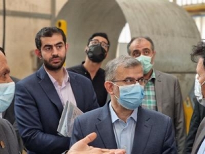تصویر بازدیداستاندار البرز و شهردار کمالشهر از یکی از شرکت های فعال و دانش بنیان کمالشهر