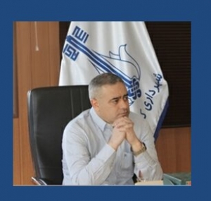 تصویر طرح «آموزش جمع‌آوری یک روز در میان پسماند» در فاز یک رجائی شهر در حال انجام است