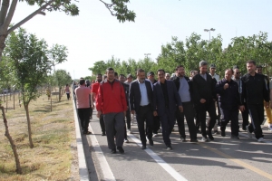 تصویر همایش بزرگ پیاده روی خانوادگی در شهر هشتگرد برگزار شد
