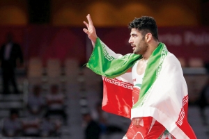 تصویر تجلیل از علیرضا کریمی قهرمان البرزی تیم ملی کشتی