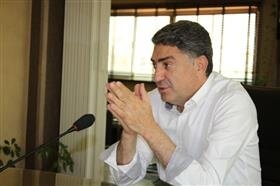آغاز آبیاری تحت‌فشار در عرصه‌های سبز منطقه ۹
