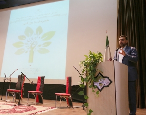 تصویر باید مسیر فعالیت اهل قلم برای زنده نگه داشتن ادبیات فارسی فراهم شود