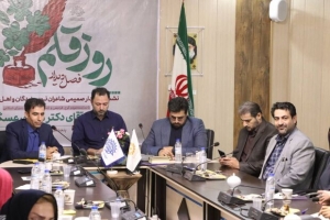 تصویر نویسندگان با مطالبه‌گری در مسیر احقاق حقوق مردم اهتمام ورزند
