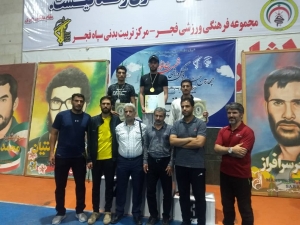 تصویر قهرمانی تیم والیبال فرزندان پاسدار سپاه البرز در مسابقات کشوری