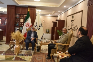 تصویر دیدار پدر شهید حججی با استاندار البرز