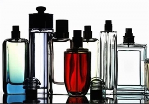 تصویر کشف ۲ هزار عدد عطر تقلبی در فردیس