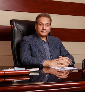 تصویر درختان کهنسال محمدشهر زینت بخش شهر می شوند