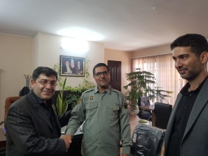 تصویر معاون دادستان استان ودادستان شهرهای ماهدشت و محمدشهرملبس به لباس محیط بانی شد.