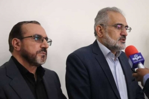 تصویر آیت الله طالقانی در برابر دشمنان مواضع روشن داشت