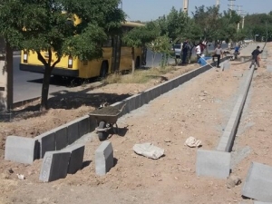 تصویر بیش از ۵ هزار متر جدول‌گذاری در منطقه ۶ کرج اجرا شد