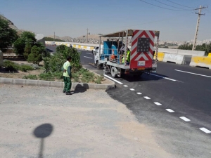 تصویر اجرای ۶ هزار متر خط کشی محوری در خط ۴ حصار