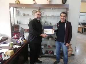 تصویر تحویل 14 گواهی مهر اصالت ملی صنایع دستی به برگزیدگان البرز