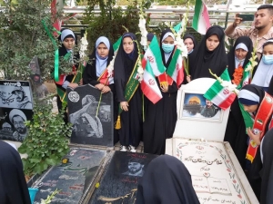 تصویر دانش‌آموزان البرزی با آرمان های والای شهدا تجدید میثاق کردند