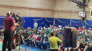 تصویر جشن " پرچم بالاست "  ویژه دانش آموزان  ورزشکار در کرج آغاز شد