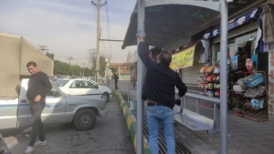 تصویر ایستگاه های اتوبوس منطقه ۲ رنگ‌آمیزی شد