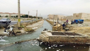 تصویر با اجرای طرح عمرانی نهر سیاه جوی در ماهدشت بهسازی می شود