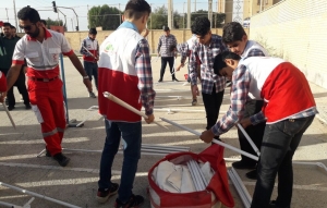 تصویر دانش آموزان البرز مقابله با زلزله را تمرین کردند