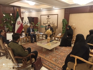 تصویر دیدار استاندار البرز با خانواده شهیدان نژاد فلاح