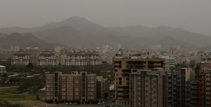 تصویر آلودگی هوا پروژه‌های عمرانی کرج را تعطیل کرد