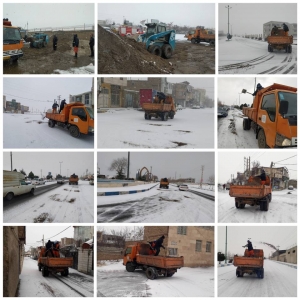 تصویر انجام عملیات نمک پاشی معابر سطح شهر گلسار