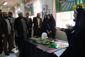 تصویر کشتی استکبار جهانی در دشمنی با انقلاب اسلامی به گل نشسته است