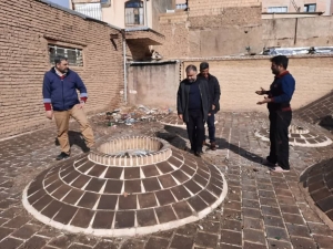 تصویر مشکلات اهالی مجاور حمام تاریخی حیدرآباد پیگیری می‌شود