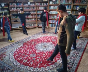 تصویر نمایش نبرد آخر در مسجد رزکان اجرا می شود