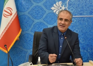 تصویر کارگران خط مقدم جبهه تولید قرار دارند