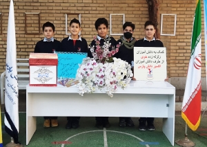 تصویر هدیه و دلنوشته دانش آموزان یک مدرسه در کرج برای زلزله زدگان خوی