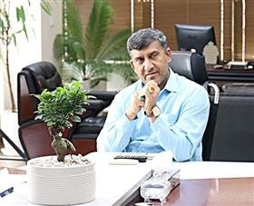 تصویر جمع‌آوری خاک و نخاله‌های ساختمانی ازسطح مناطق ۱۰گانه کرج