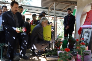 تصویر گلباران مزار شهدای معلم در استان البرز