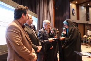تصویر ۲۳ دانش آموز دختر البرز در جشن بزرگ دختر ایران تجلیل شدند
