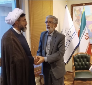 تصویر پاکسازی نمادهای غربی از  تابلوهای شهری اولویت باشد