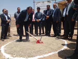 تصویر کلنگ ساخت کتابخانه مسکن مهر شهرستان نظرآباد به زمین زده شد