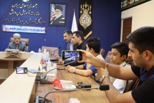 تصویر دانش آموز خبرنگاران، با علاقه و پشتکار در عرصه ی خبر حضور دارند