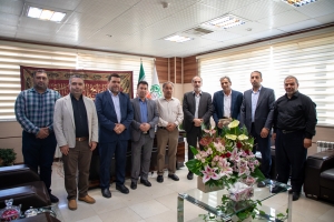 تصویر تجلیل شهردار فردیس از آزادگان سرافراز شاغل در این شهرداری
