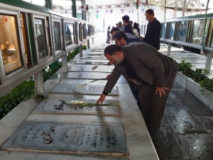 تصویر تجدید پیمان مدیرکل کتابخانه های عمومی البرز با آرمانهای شهدا