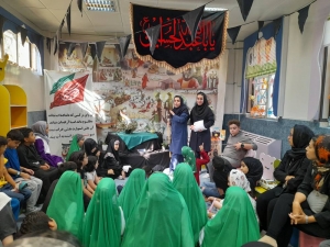 تصویر در زیر پرچمش همه یک خانواده ایم